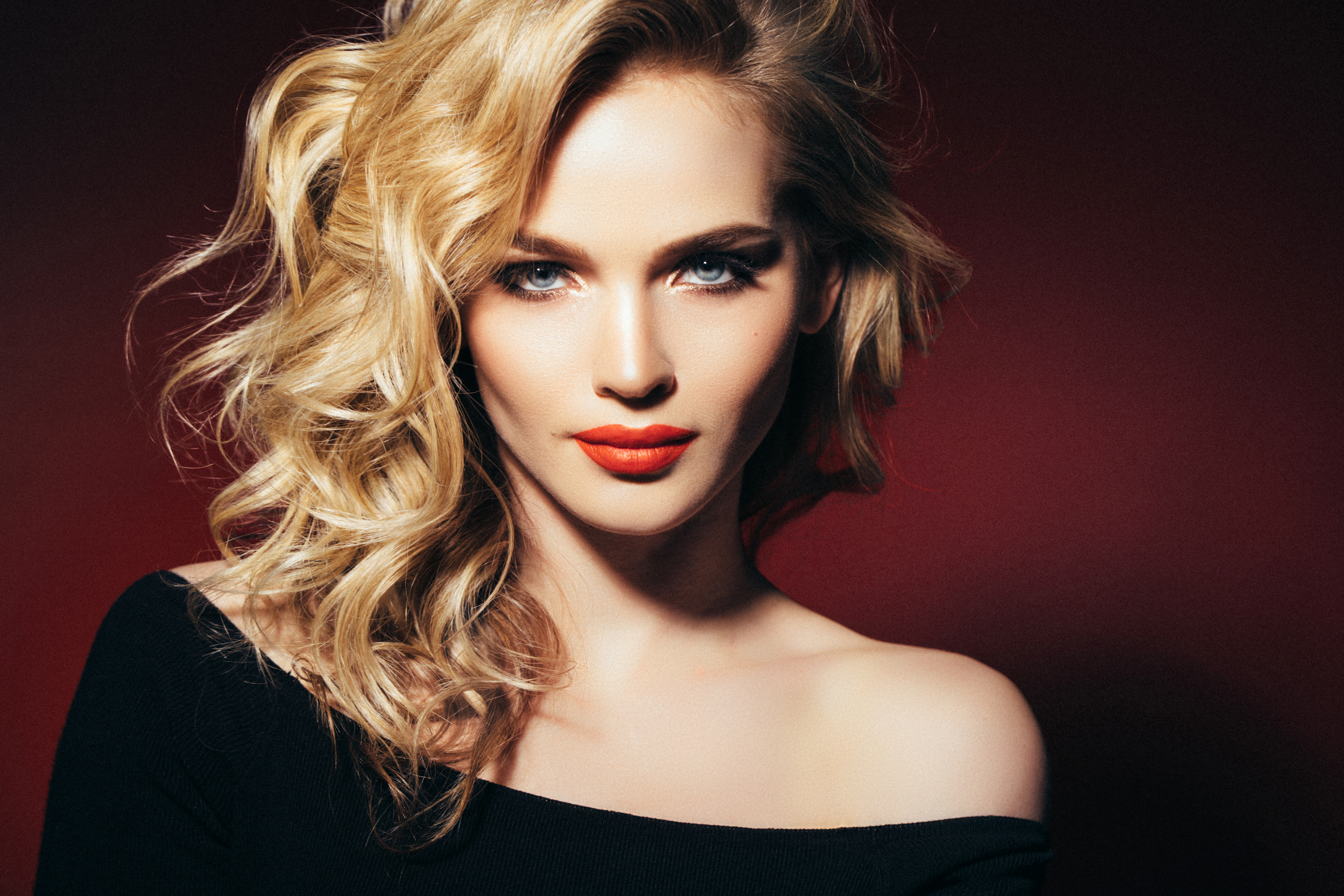 Photo shot of young beautiful woman